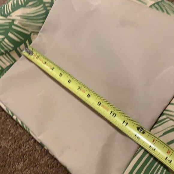 Palm tote with matching pouch. - Picture 8 of 11